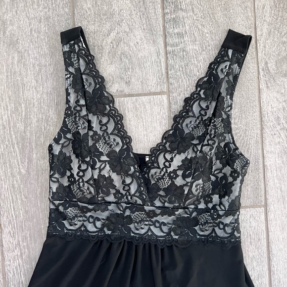 Lipstick Y2K Lace mini dress - Picture 2 of 4